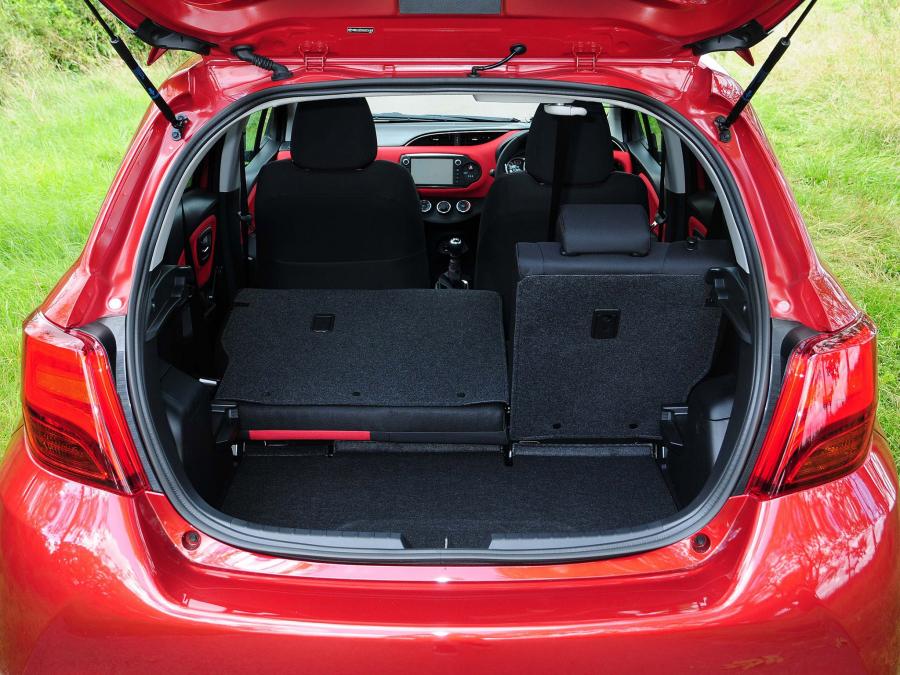  Toyota Yaris 5-Door 2014 года  (UK) (фото 18 из 38)